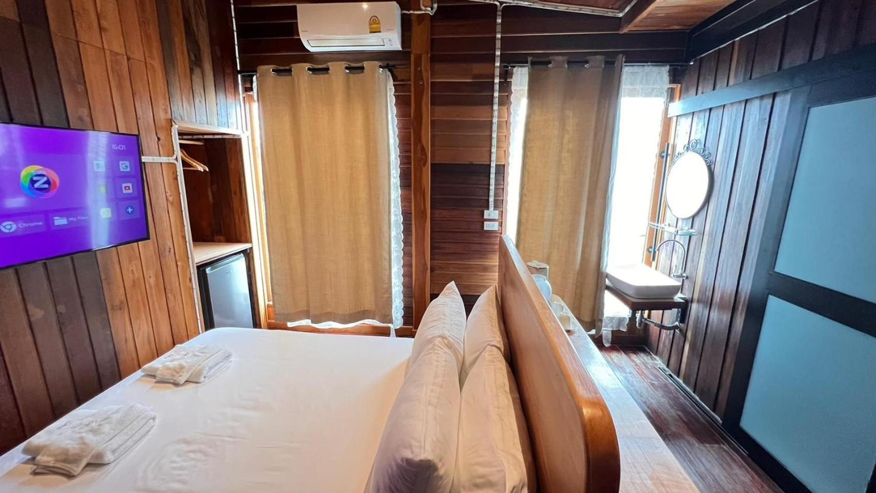 Srisanor Boutique Hotel Прачуап Кири Кан Екстериор снимка